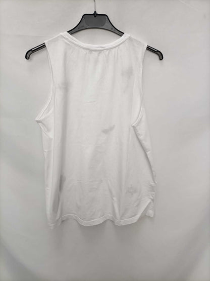 MANGO. Camiseta blanca bordado negro T.m