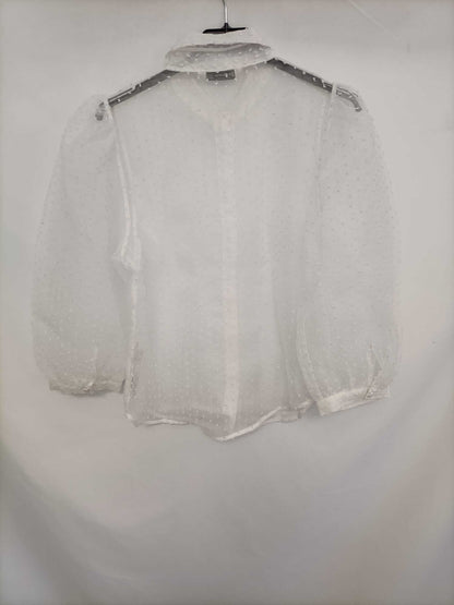 STRADIVARIUS.Blusa blanca plumeti T.m