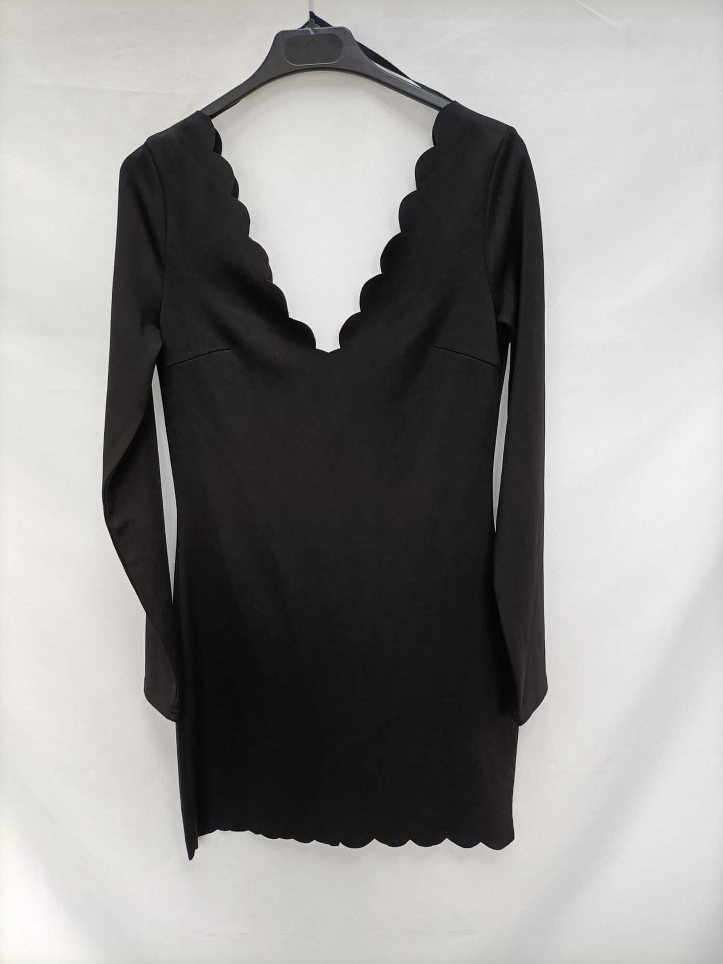 OTRAS.Vestido escote amplio negro T.m