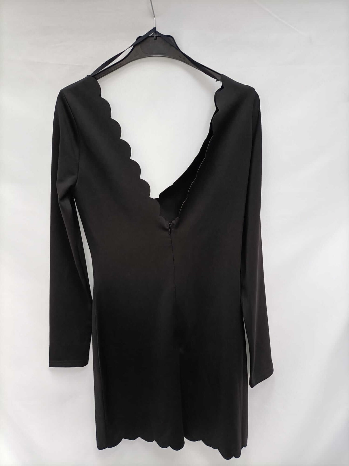 OTRAS.Vestido escote amplio negro T.m