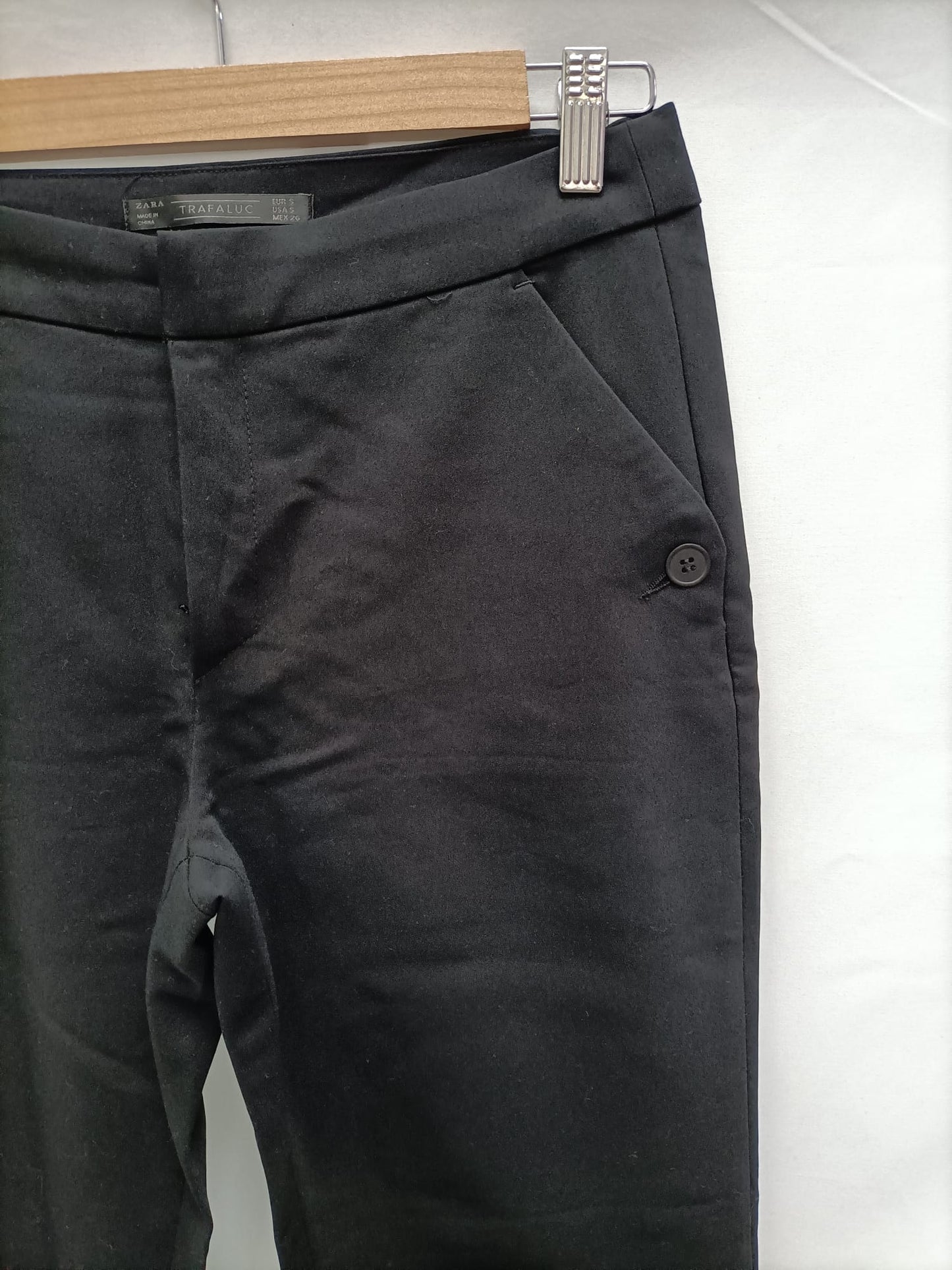 ZARA.Pantalones negros elásticos formales T.s