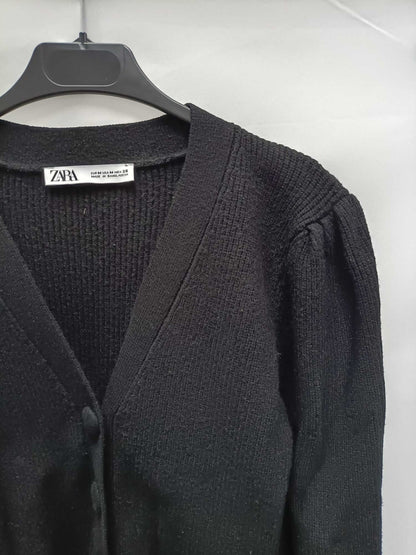 ZARA.Chaquetita punto negra T.m