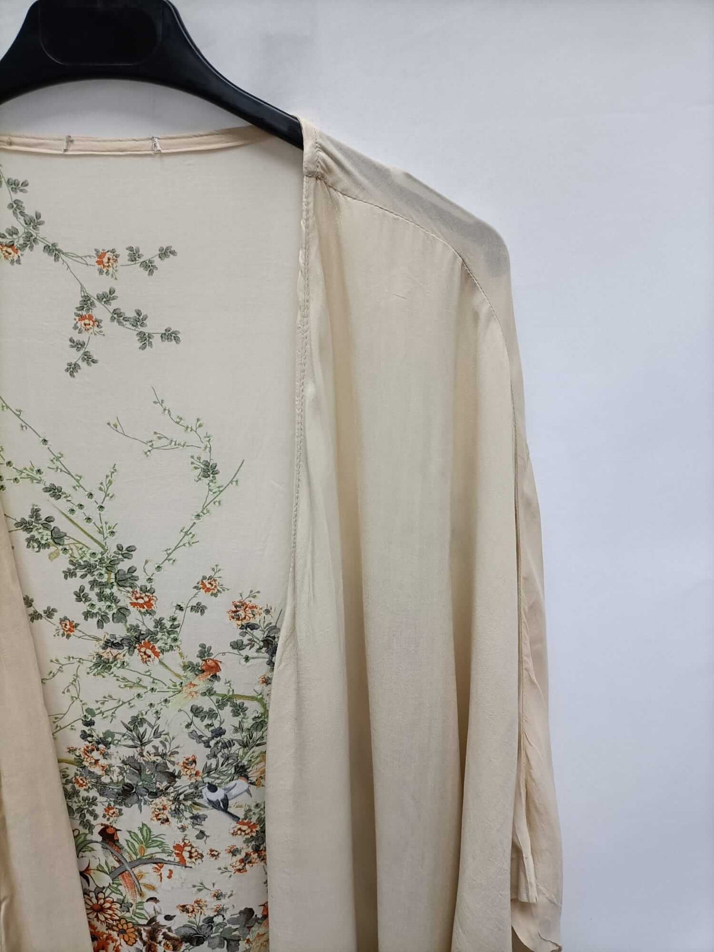 OTRAS.Kimono corto beige estampado TU