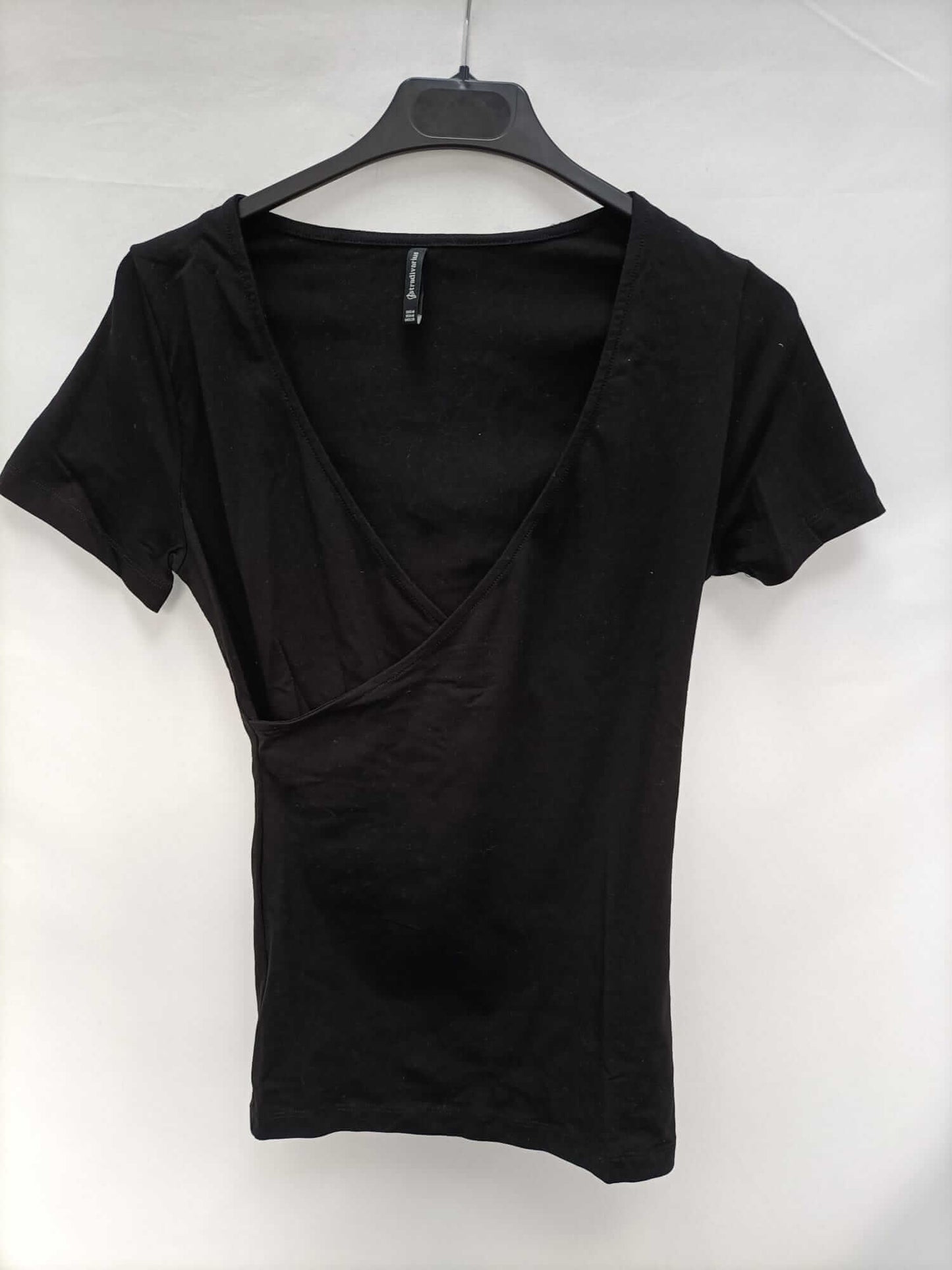 STRADIVARIUS.Tm crossed black lycra t-shirt