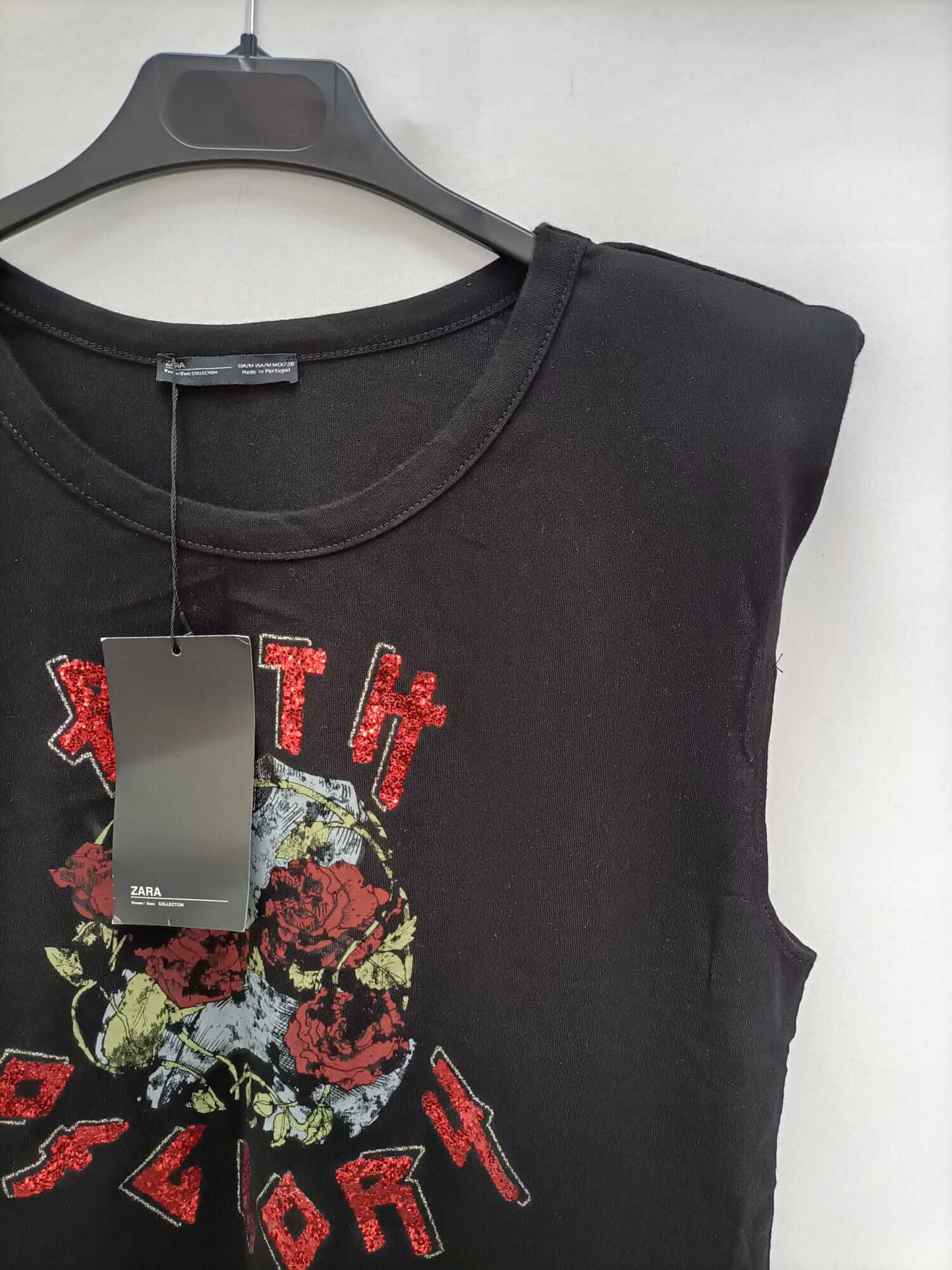 ZARA. T-shirt with shoulder pads and sequins Tm