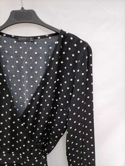 BERSHKA.Vestido corto lunares T.L