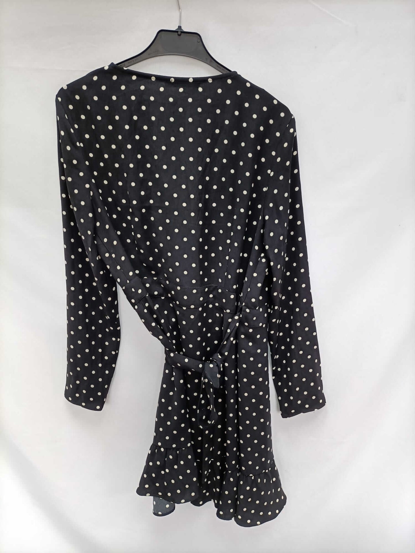 BERSHKA.Vestido corto lunares T.L