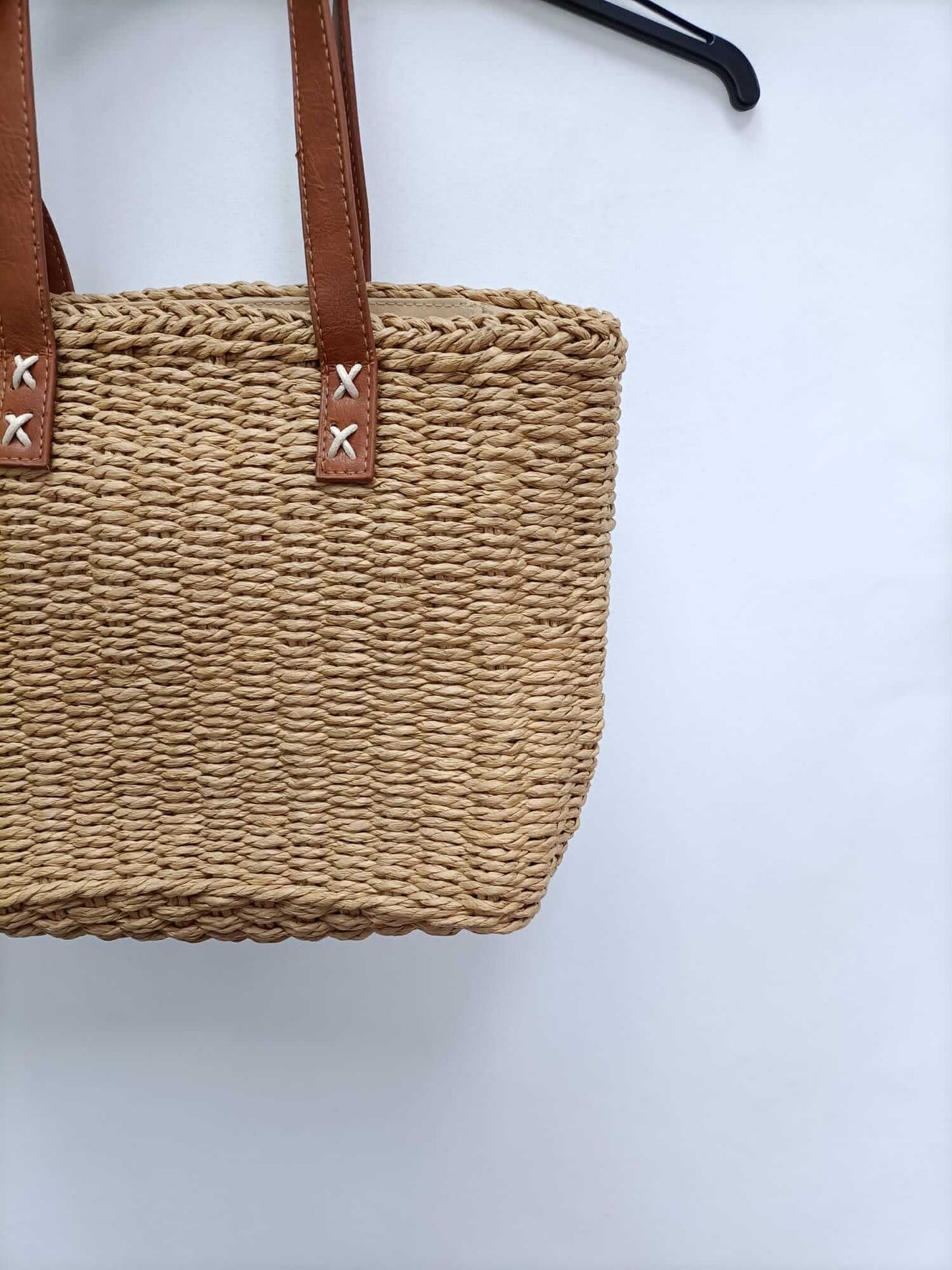 MISAKO.Bolso mediano rafia