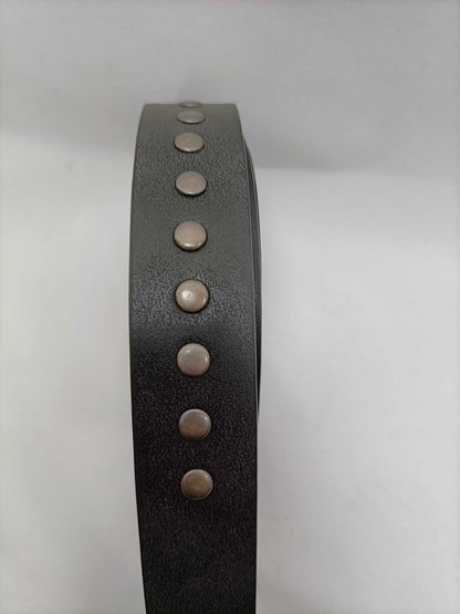 OTRAS.Cinturón negro tachuelas