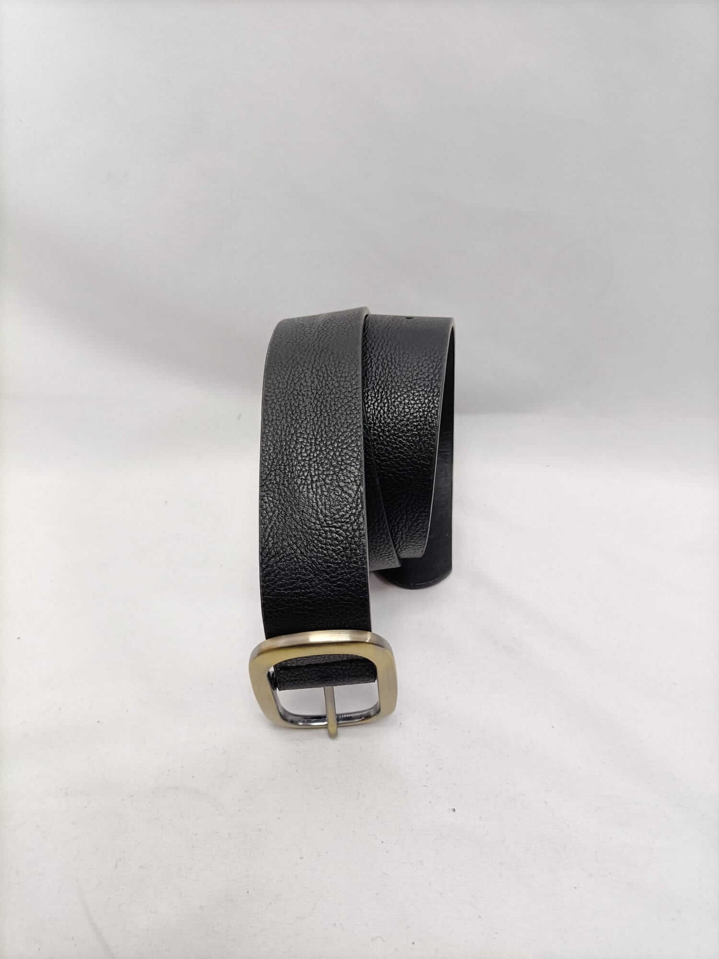 OTRAS.Cinturón hebilla dorada