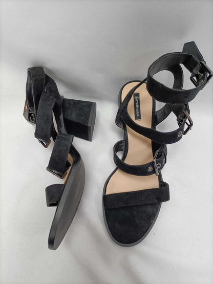 STRADIVARIUS.Sandalias tacón negras T.38
