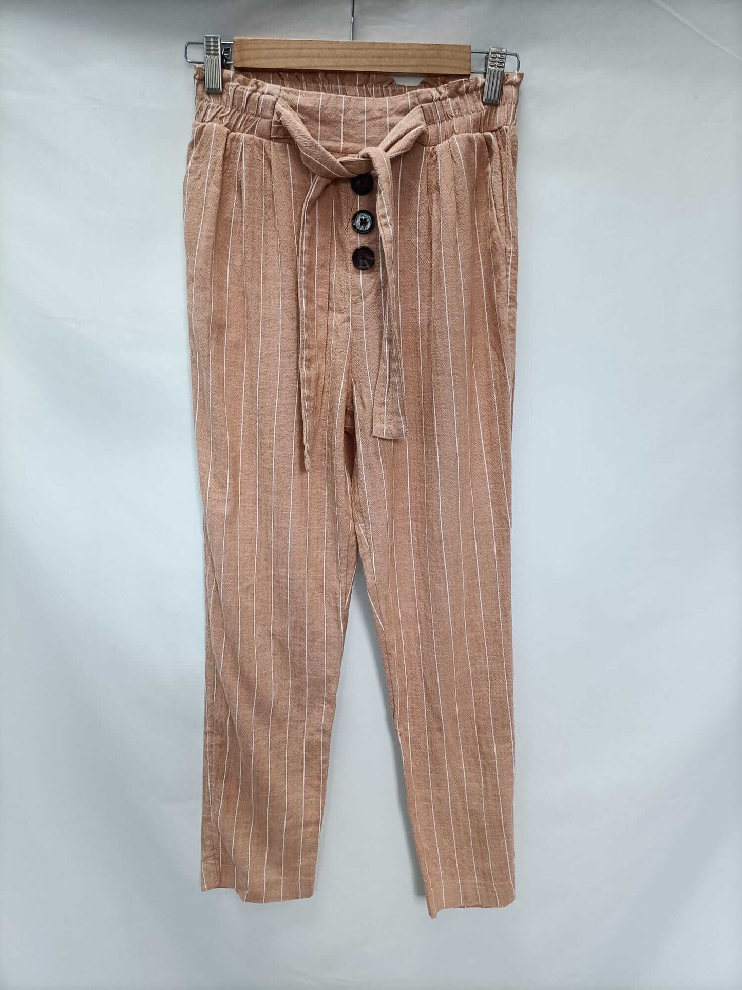 STRADIVARIUS.Pantalones fluidos salmón rayas T.xs