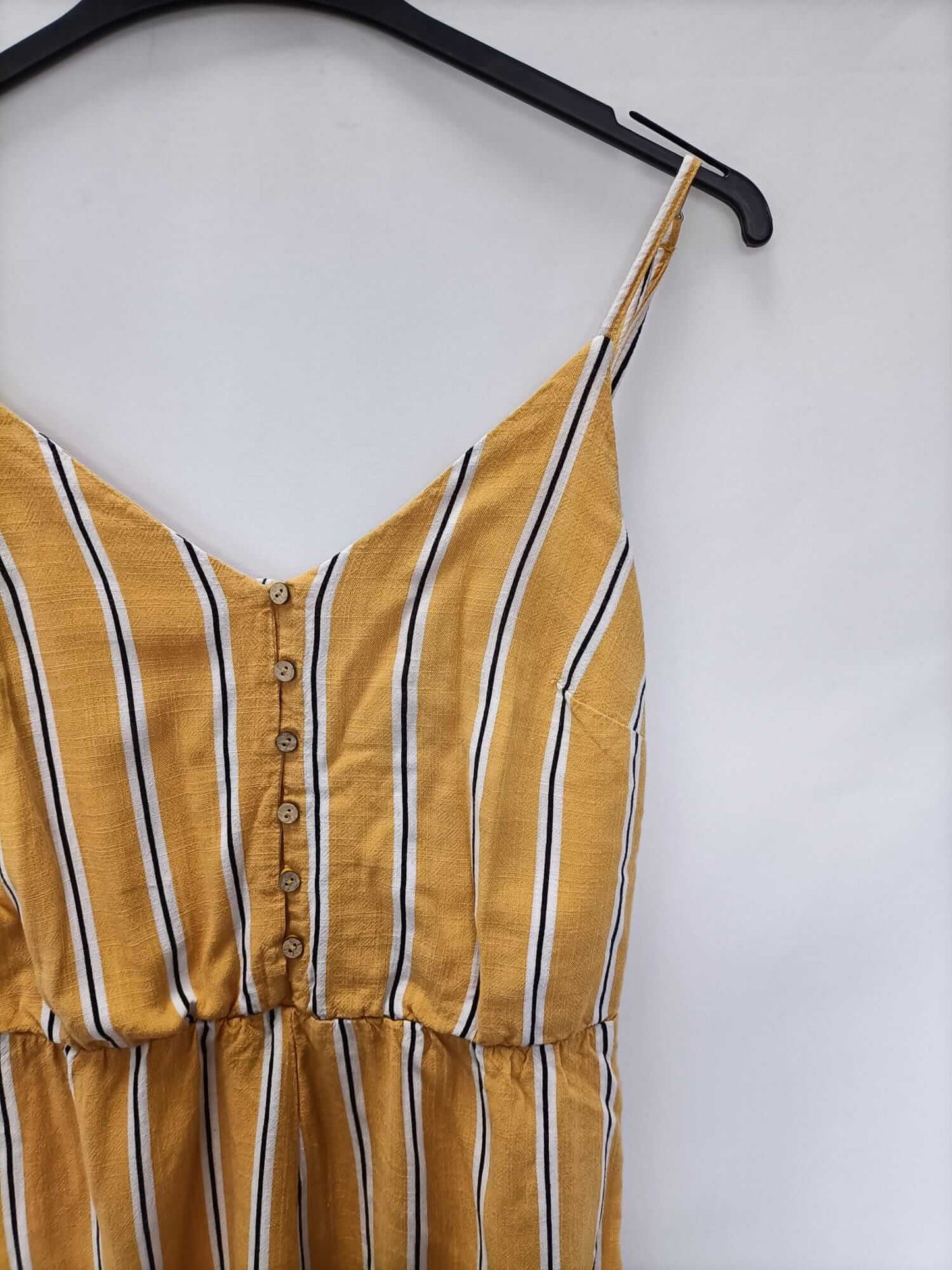STRADIVARIUS.Yellow striped short jumpsuit Ts
