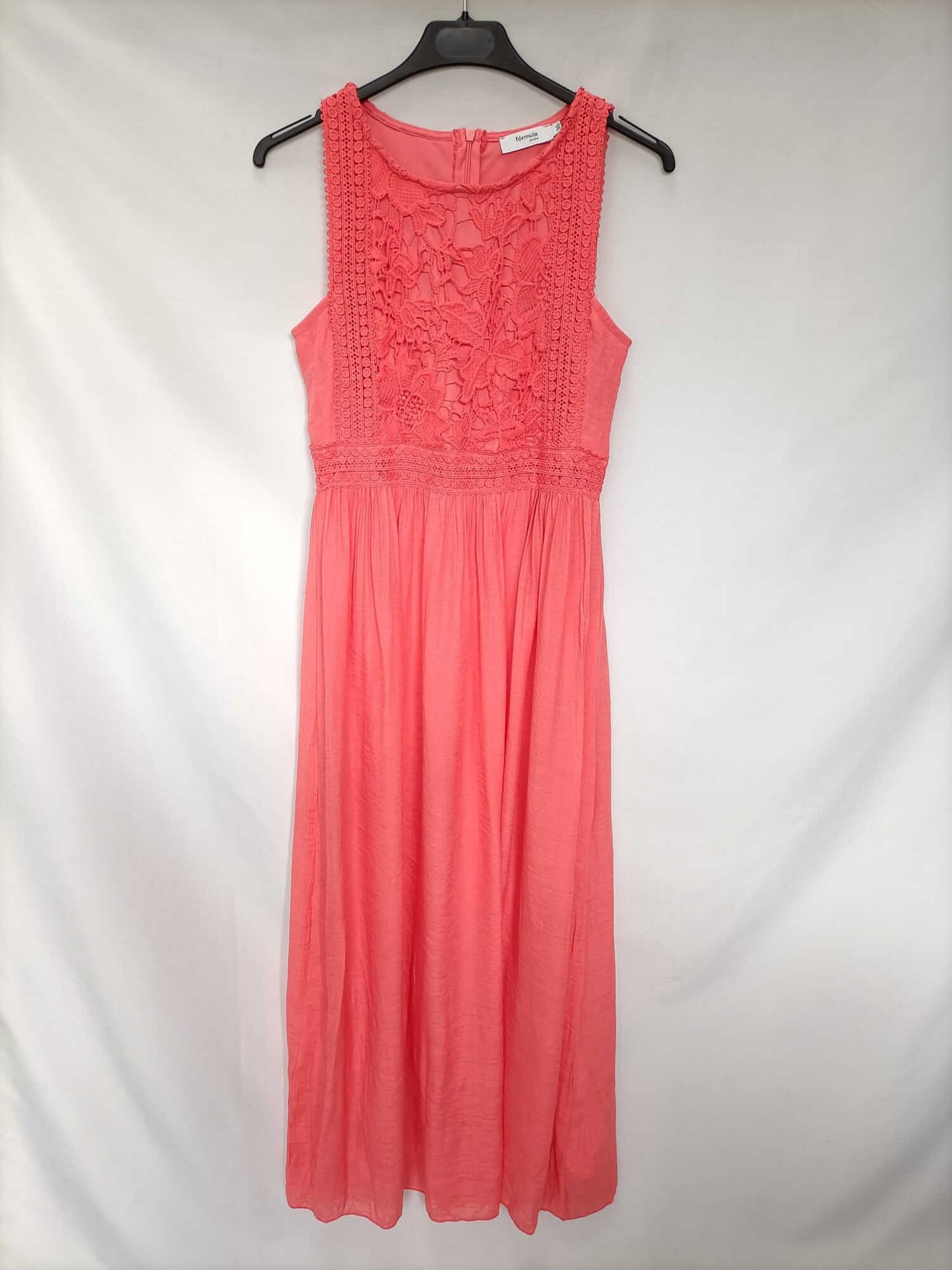 FÓRMULA JOVEN.Vestido largo coral encaje T.36