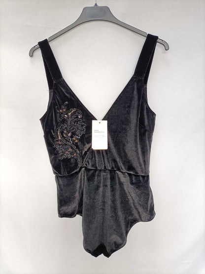 OYSHO.Body negro terciopelo bordado T.L