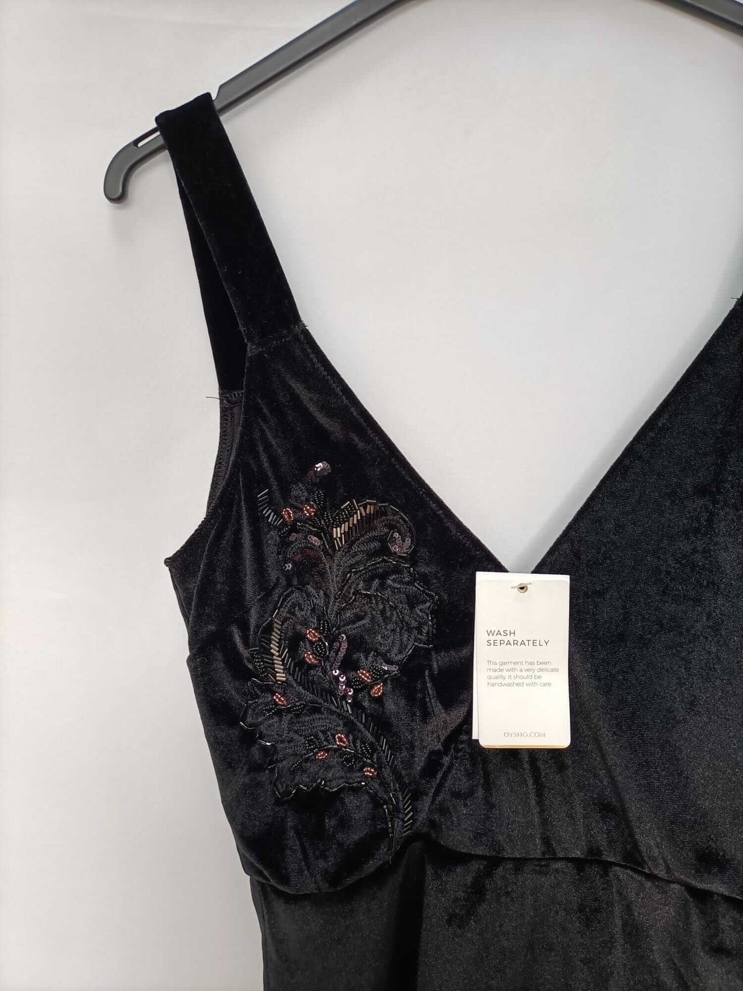 OYSHO.Body negro terciopelo bordado T.L