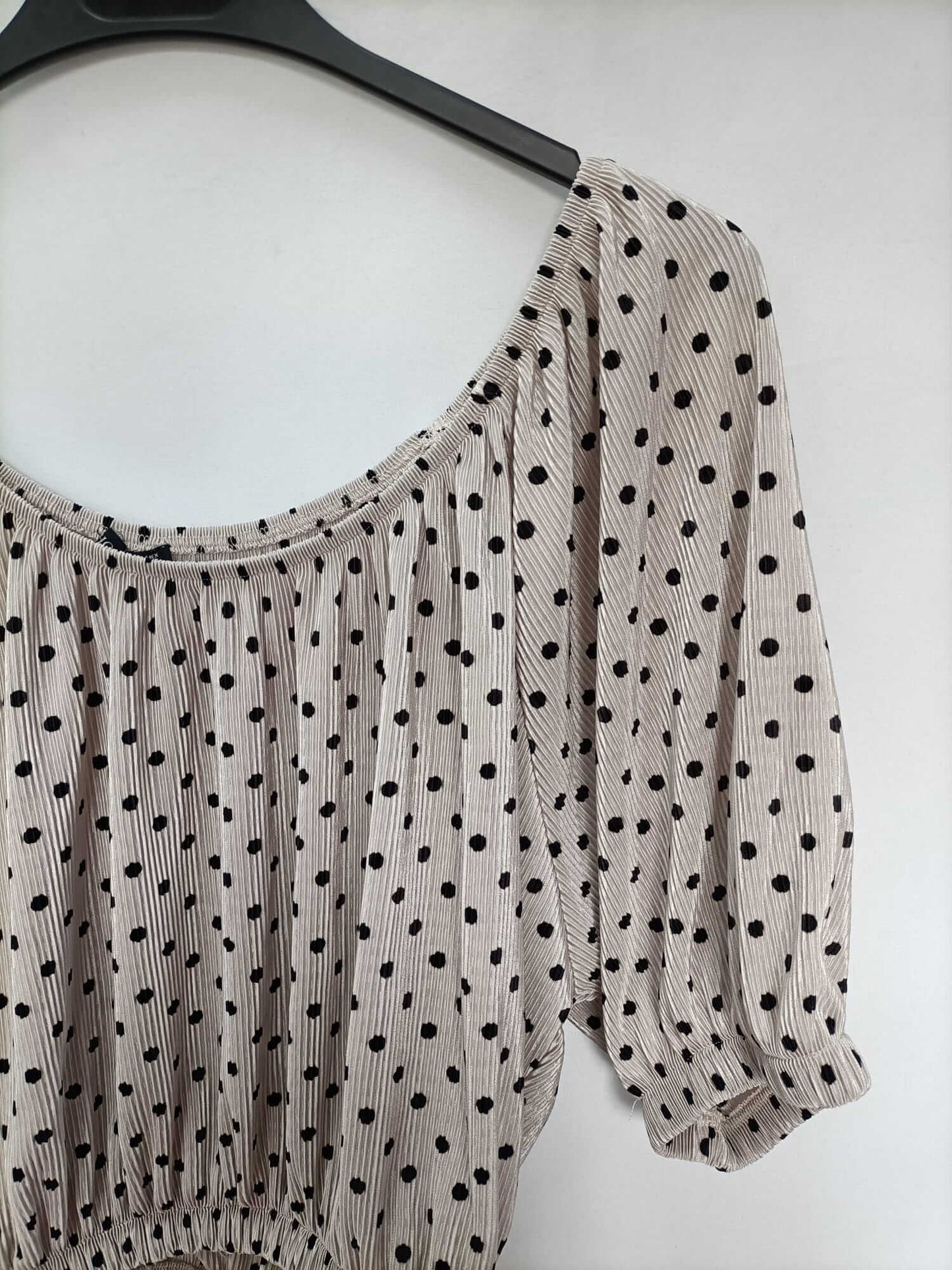 OYSHO.Top beige plisado T.L