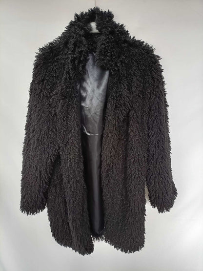 ETAM.Abrigo negro borrego TU (m) oversized