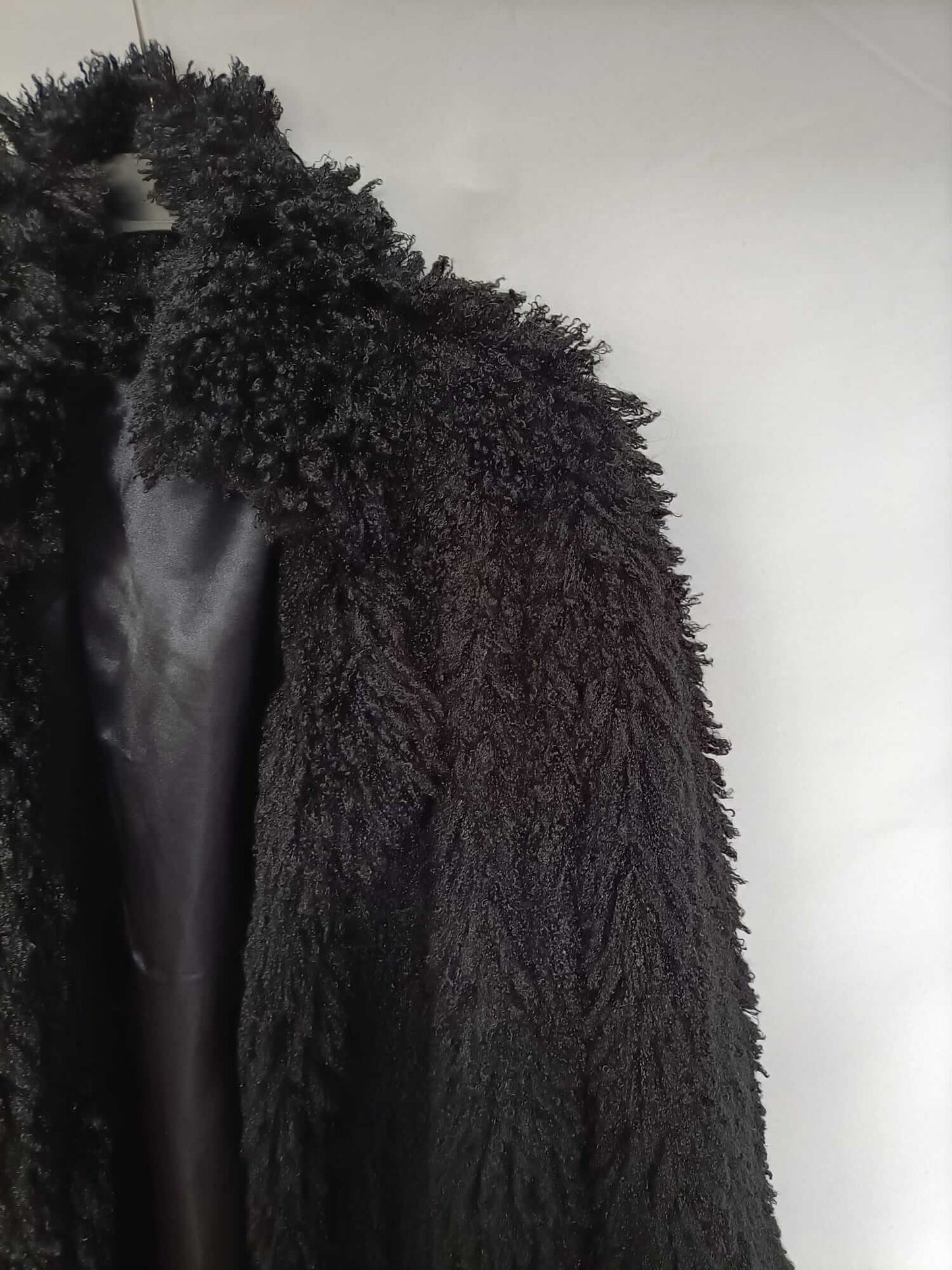 ETAM.Abrigo negro borrego TU (m) oversized