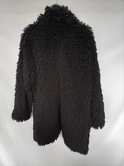 ETAM.Abrigo negro borrego TU (m) oversized