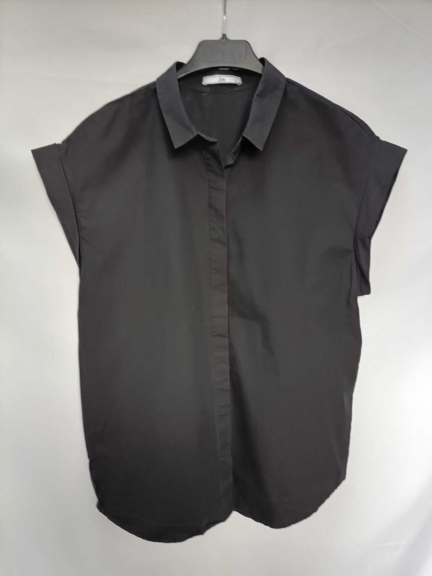 LM.Camisa negra manga corta T.m