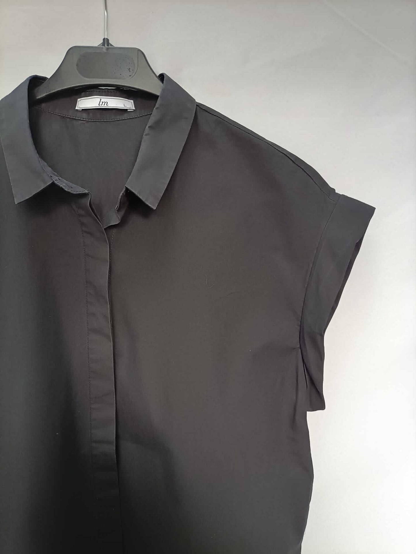 LM.Camisa negra manga corta T.m