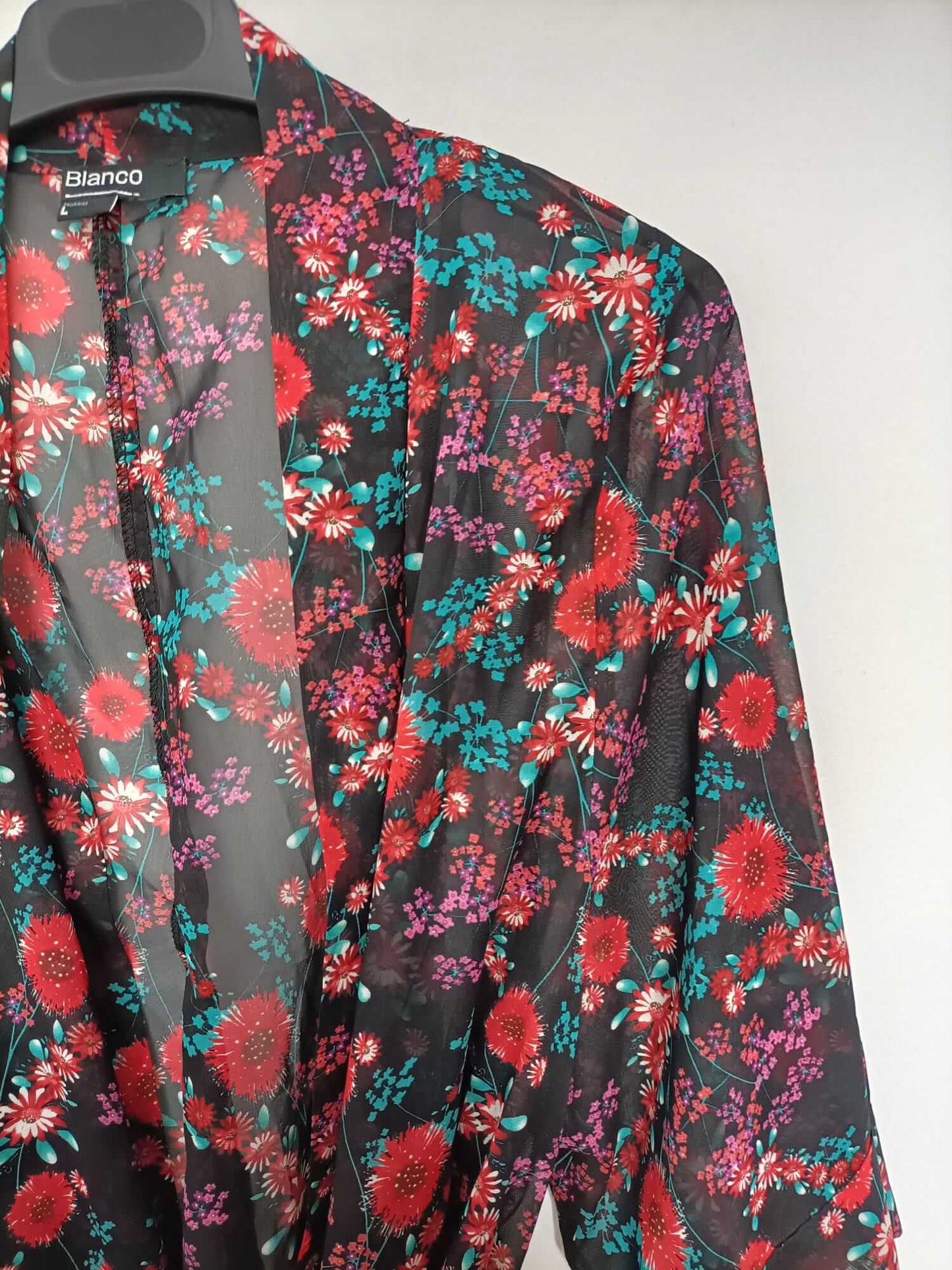 BLANCO.Blusa/kimono negro y rojo T.L