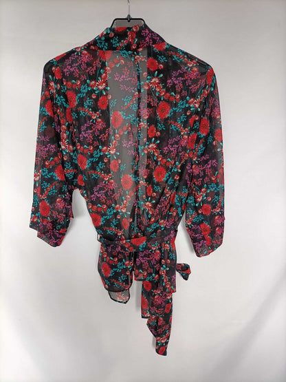 BLANCO.Blusa/kimono negro y rojo T.L