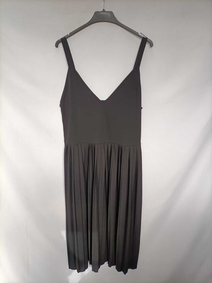 ZARA. Black pleated mid-length dress Tm