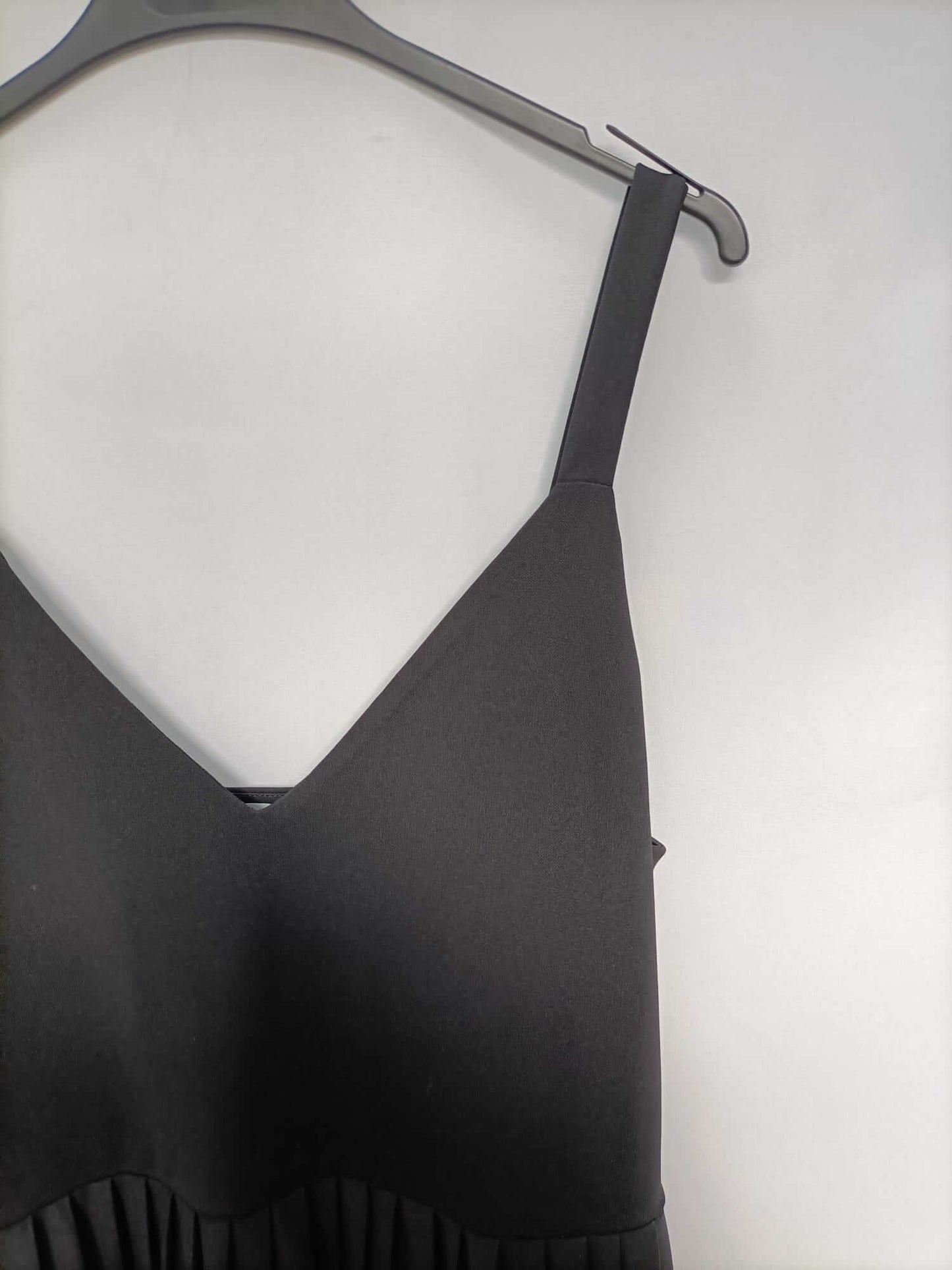 ZARA. Black pleated mid-length dress Tm
