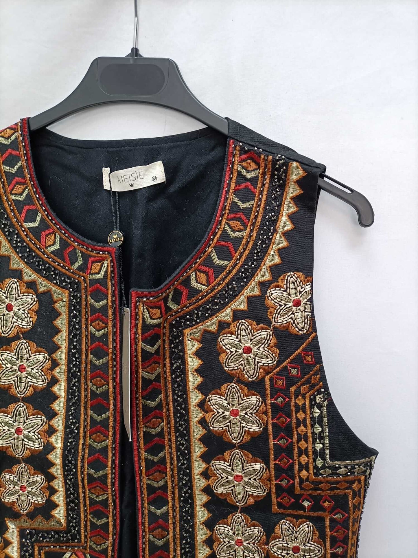 MEISIE.Chaleco negro bordado T.m