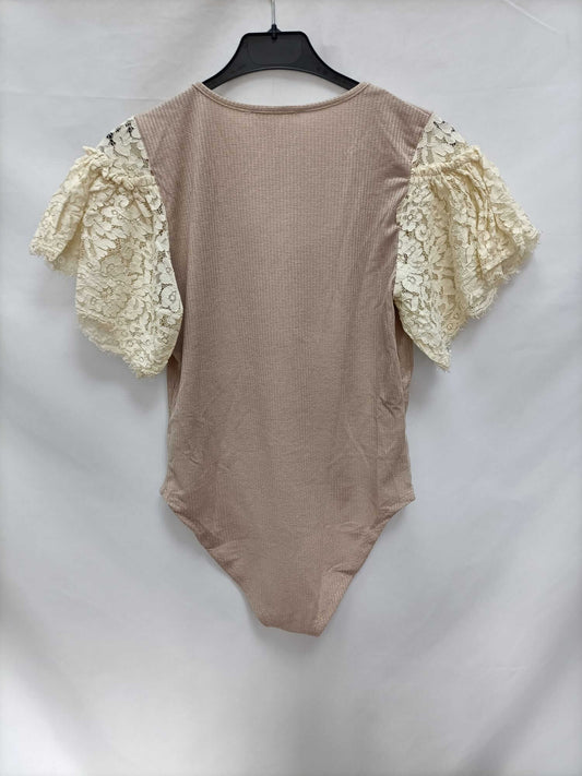 MEISIE.Beige knitted lace bodysuit with Tm sleeves