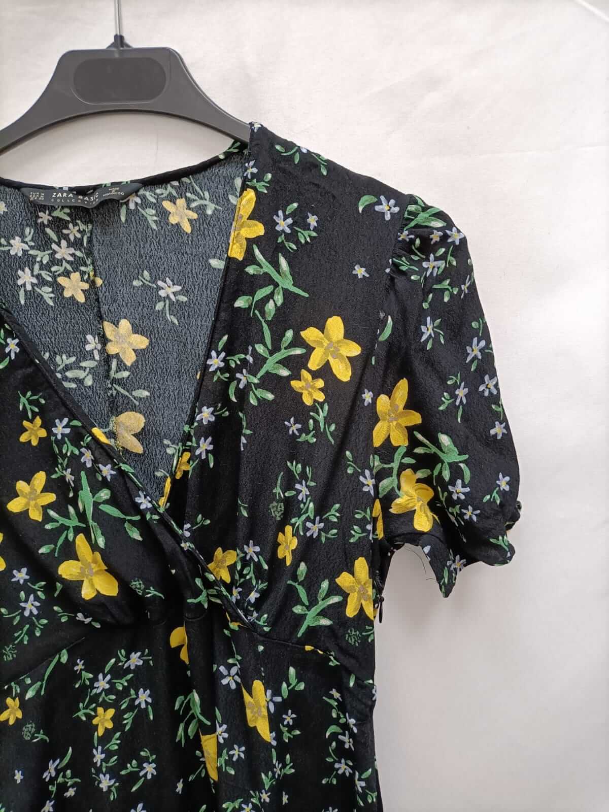 ZARA.Vestido negro flores T.m