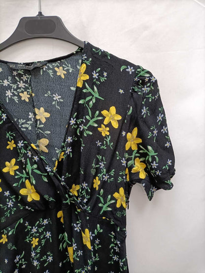 ZARA.Vestido negro flores T.m