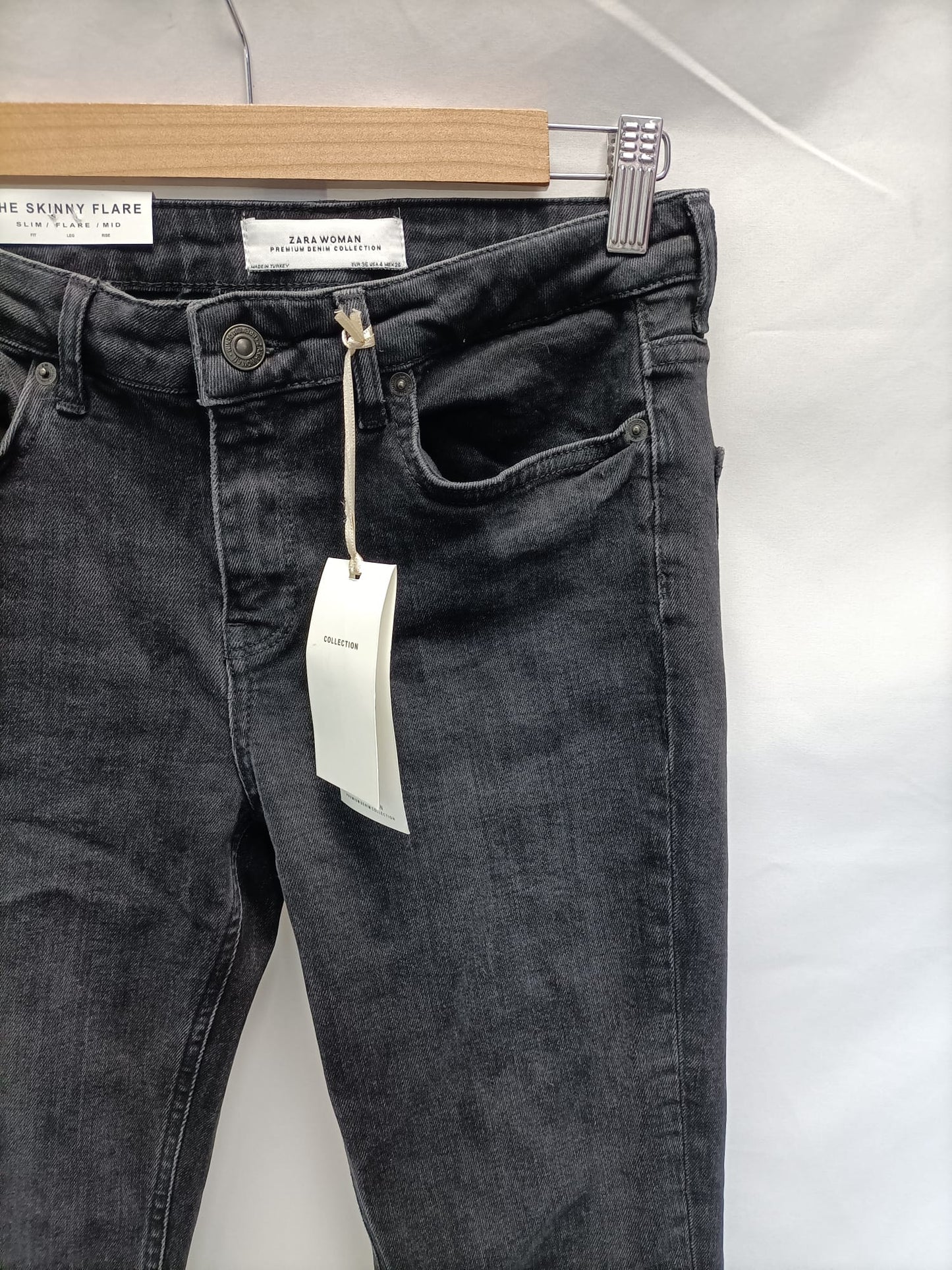 ZARA.Flared denim trousers S.36