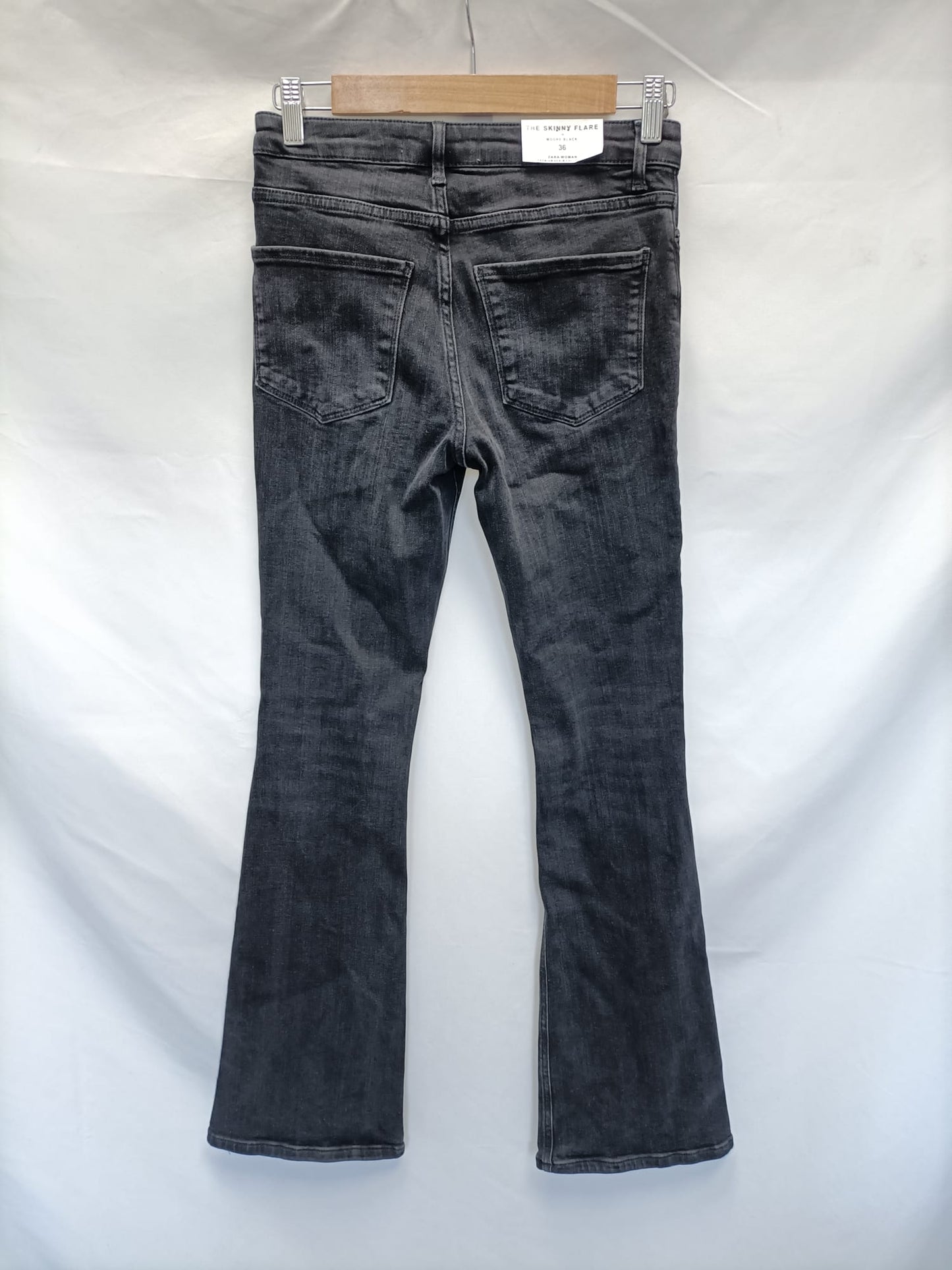 ZARA.Flared denim trousers S.36