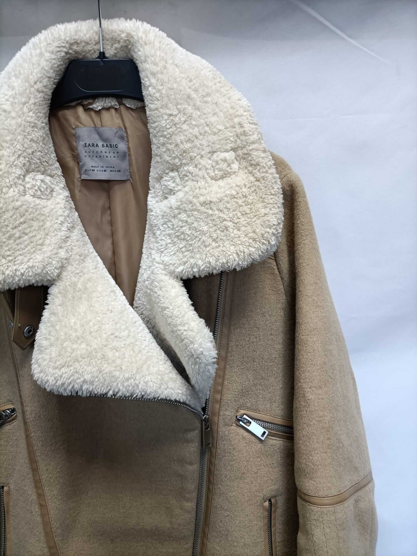 ZARA.Abrigo beige borrego T.M