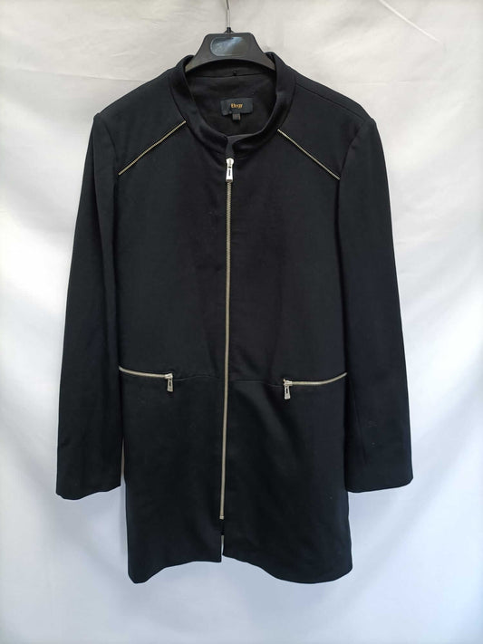 ELOGY.Black coat with TL zippers