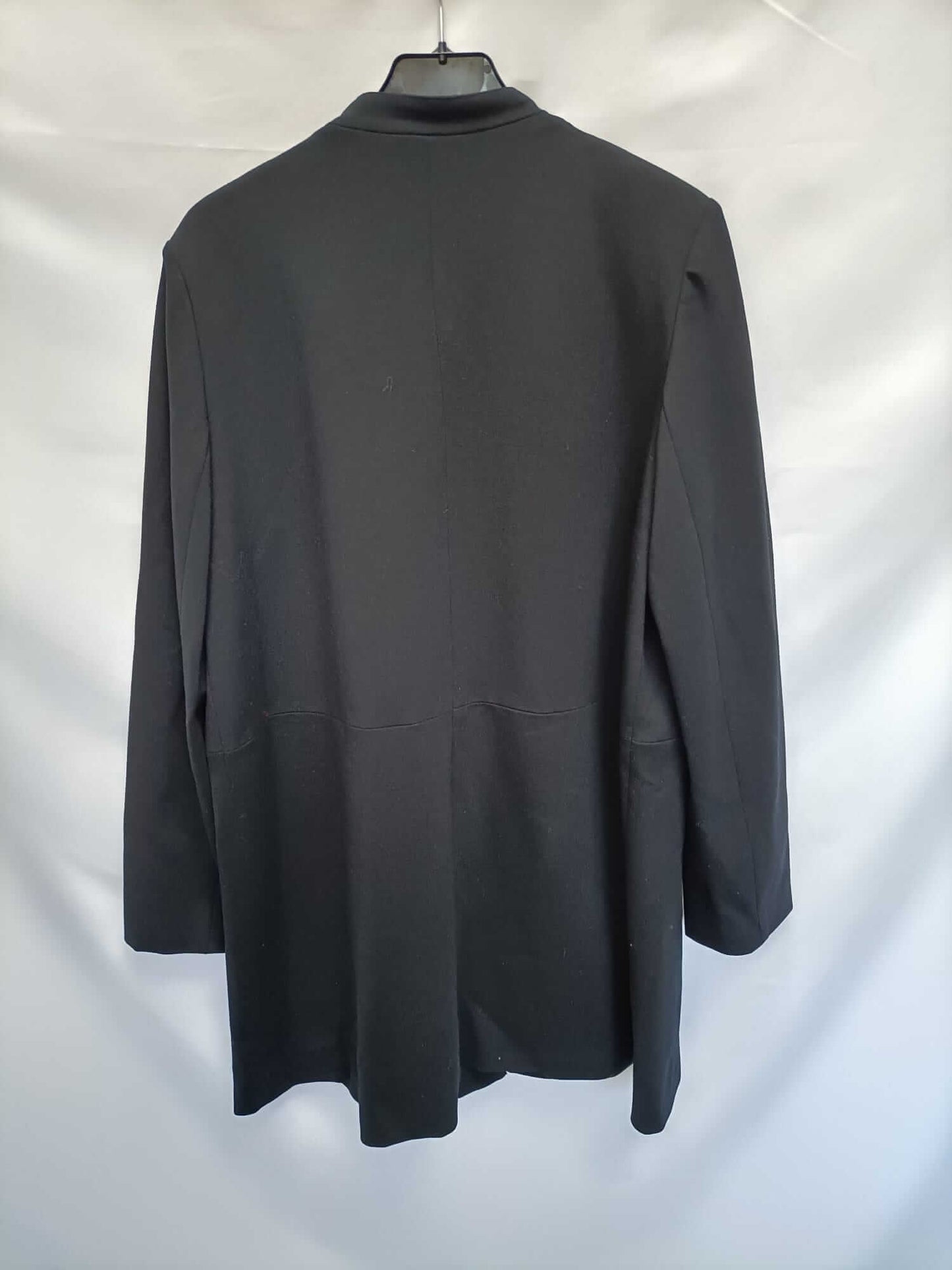 ELOGY.Abrigo negro cremalleras T.L