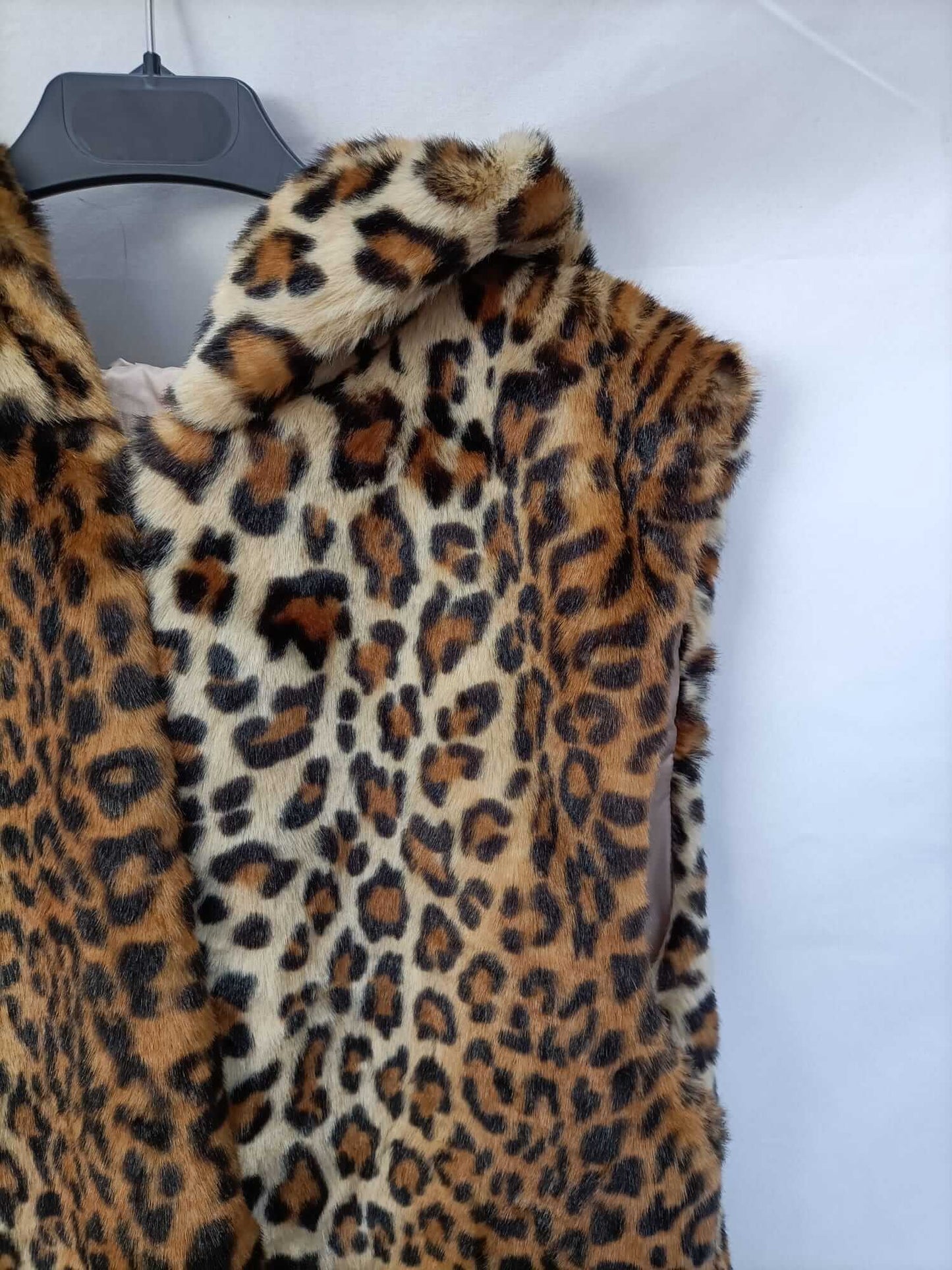 OTRAS.Chaleco pelo animal print T.L