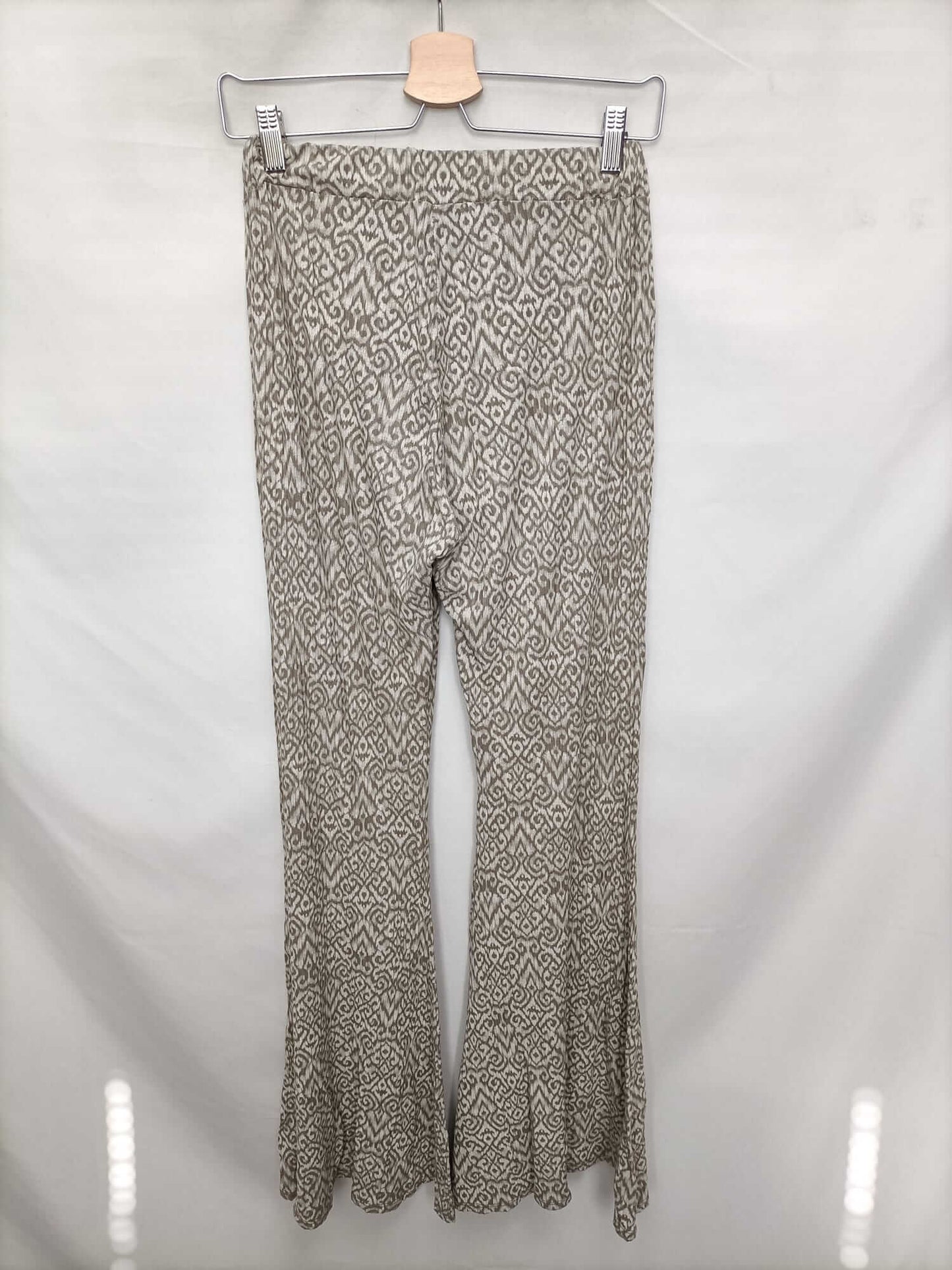 OTRAS.Pantalones elásticos campana beigesT.s/m