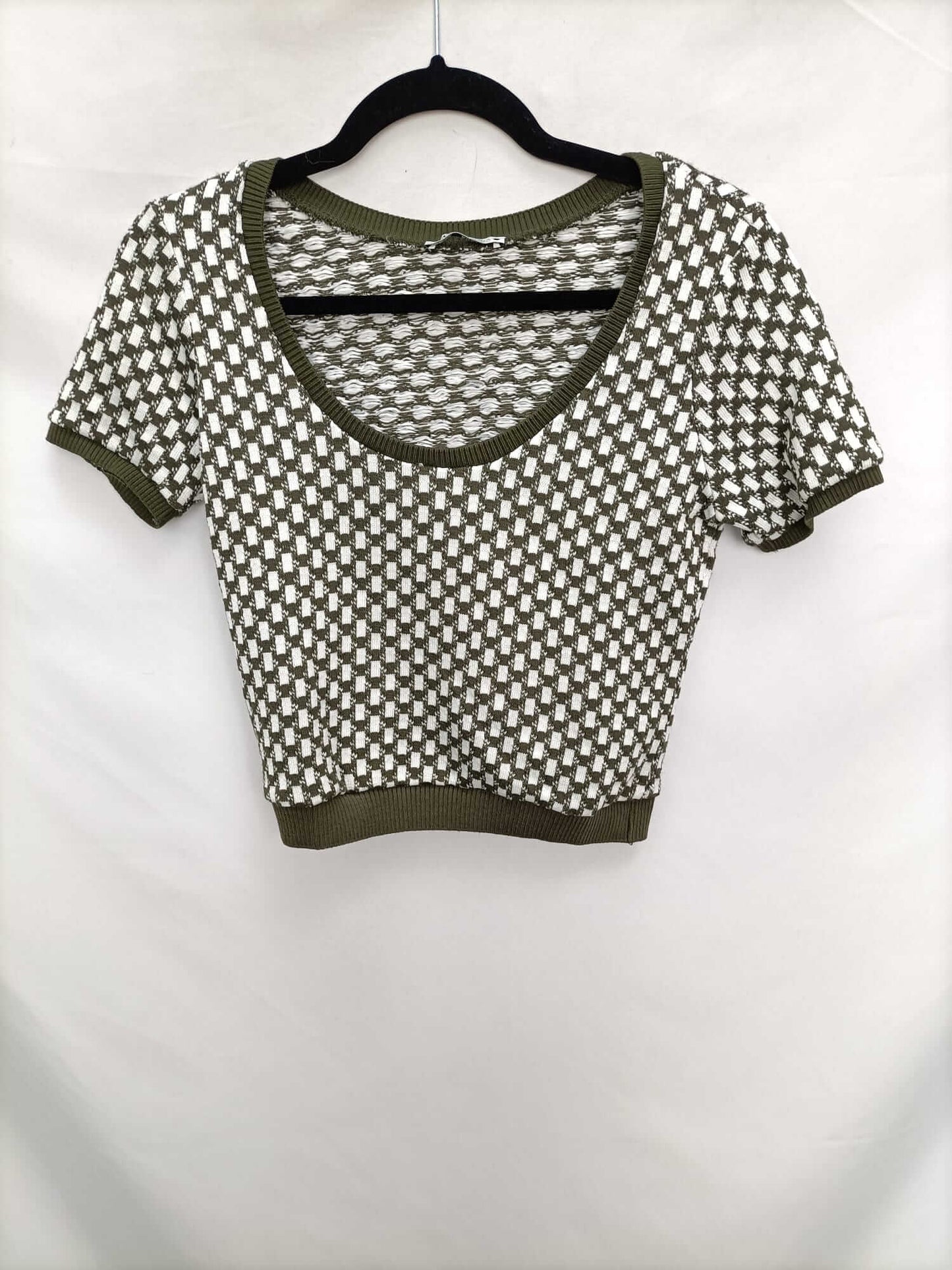 ZARA. Green Ts knit top
