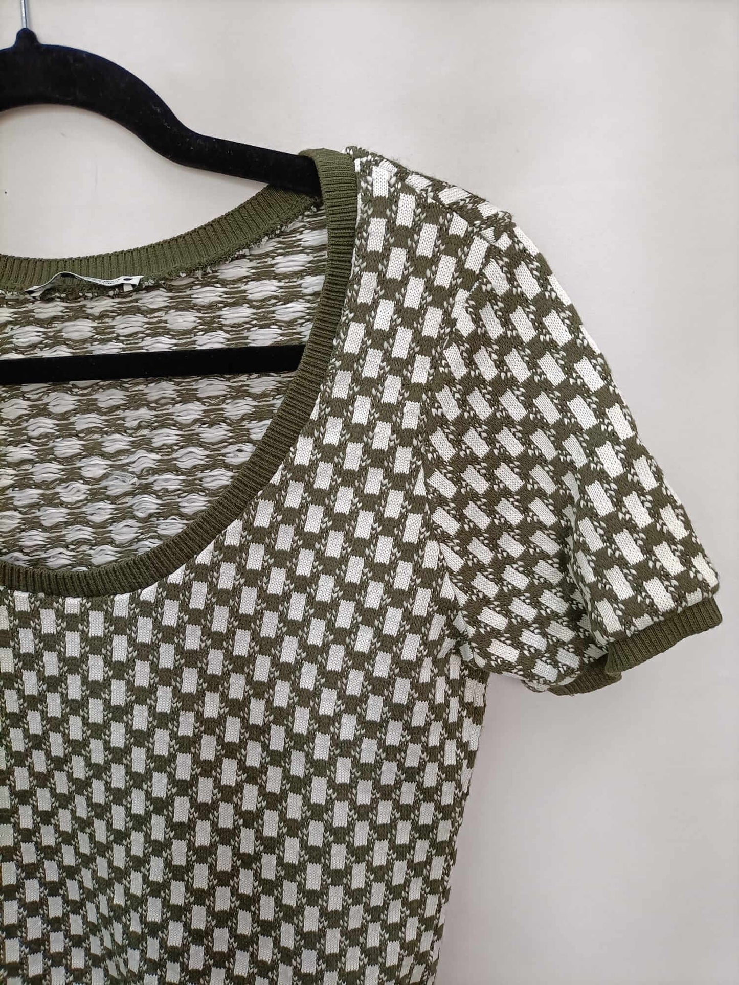 ZARA. Green Ts knit top