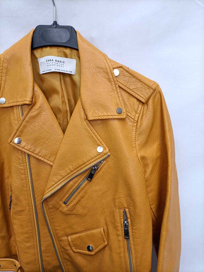 ZARA.Cazadora polipiel amarillo biker T.s