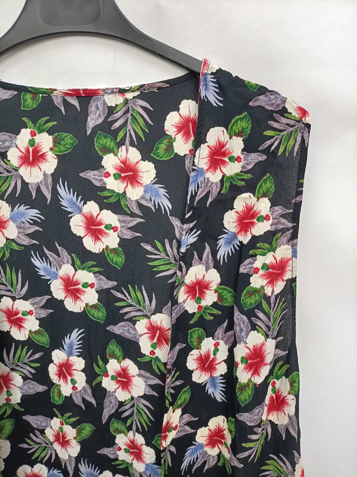 OTHERS. Black Hawaiian vest YOUR