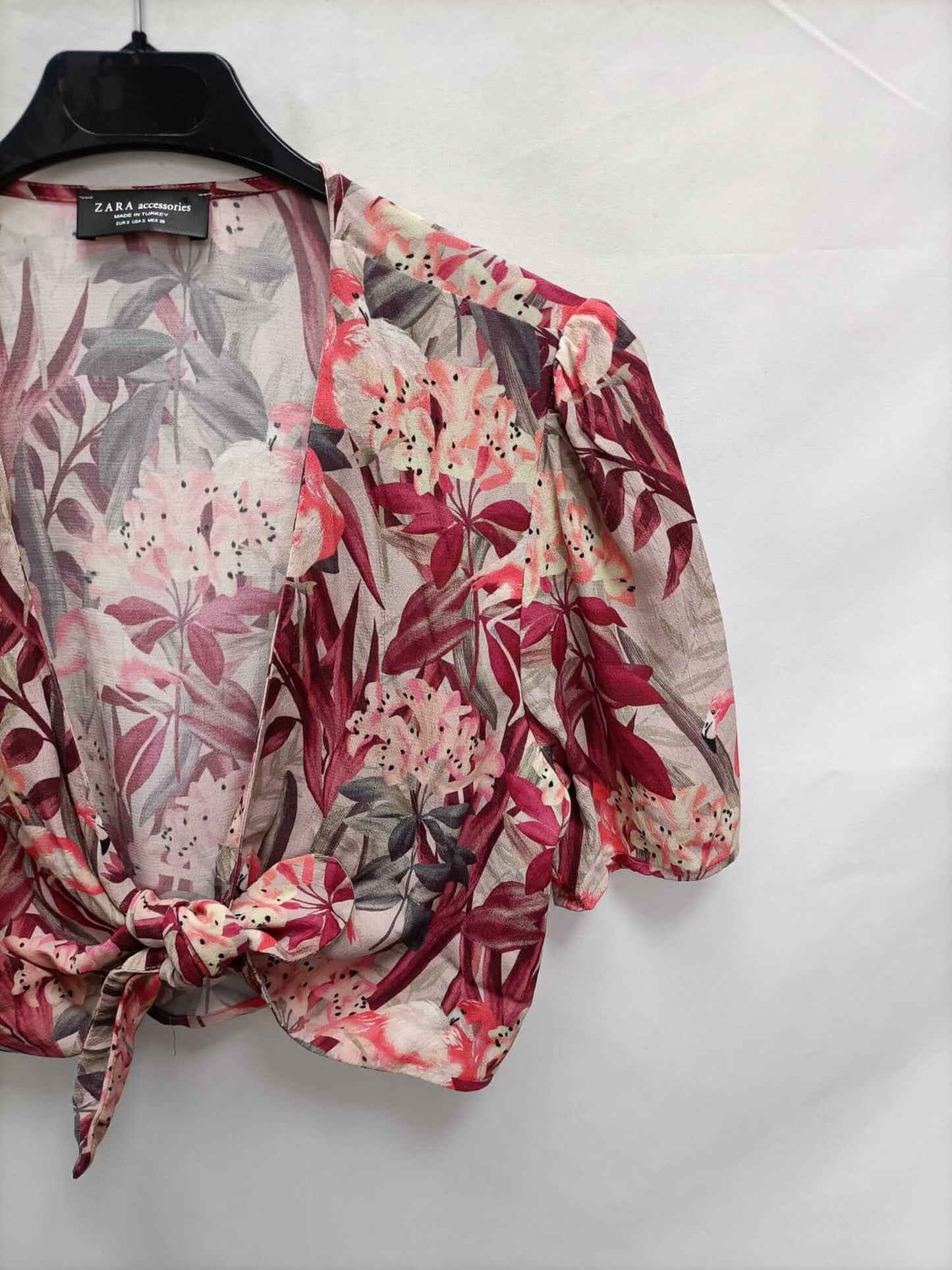 ZARA.Croptop floral Ts