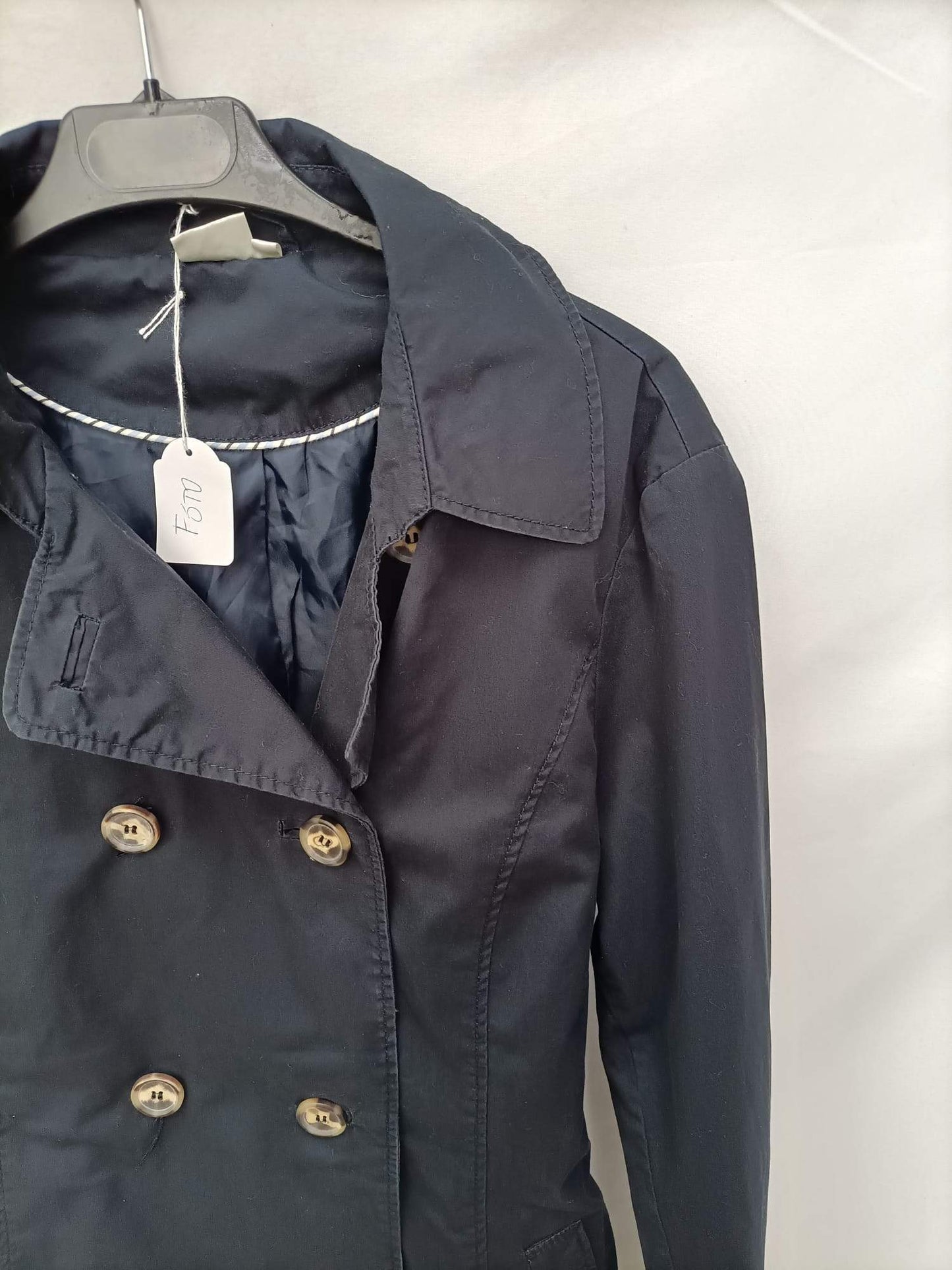 OTRAS. Gabardina cruzada t.40