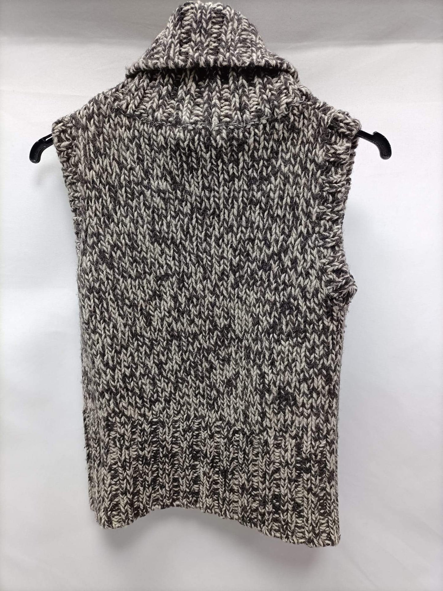 PULL&amp;BEAR. Sleeveless Ts sweater