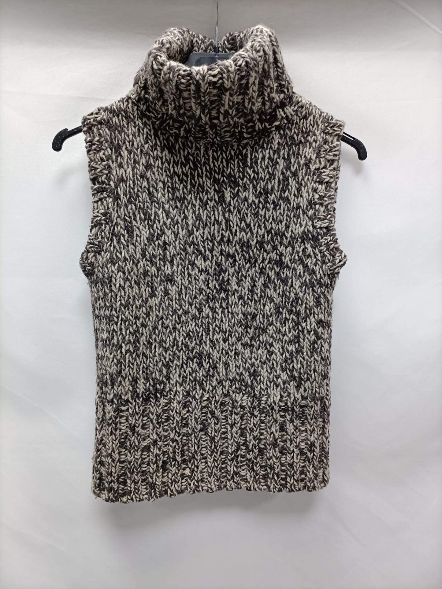 PULL&amp;BEAR. Sleeveless Ts sweater