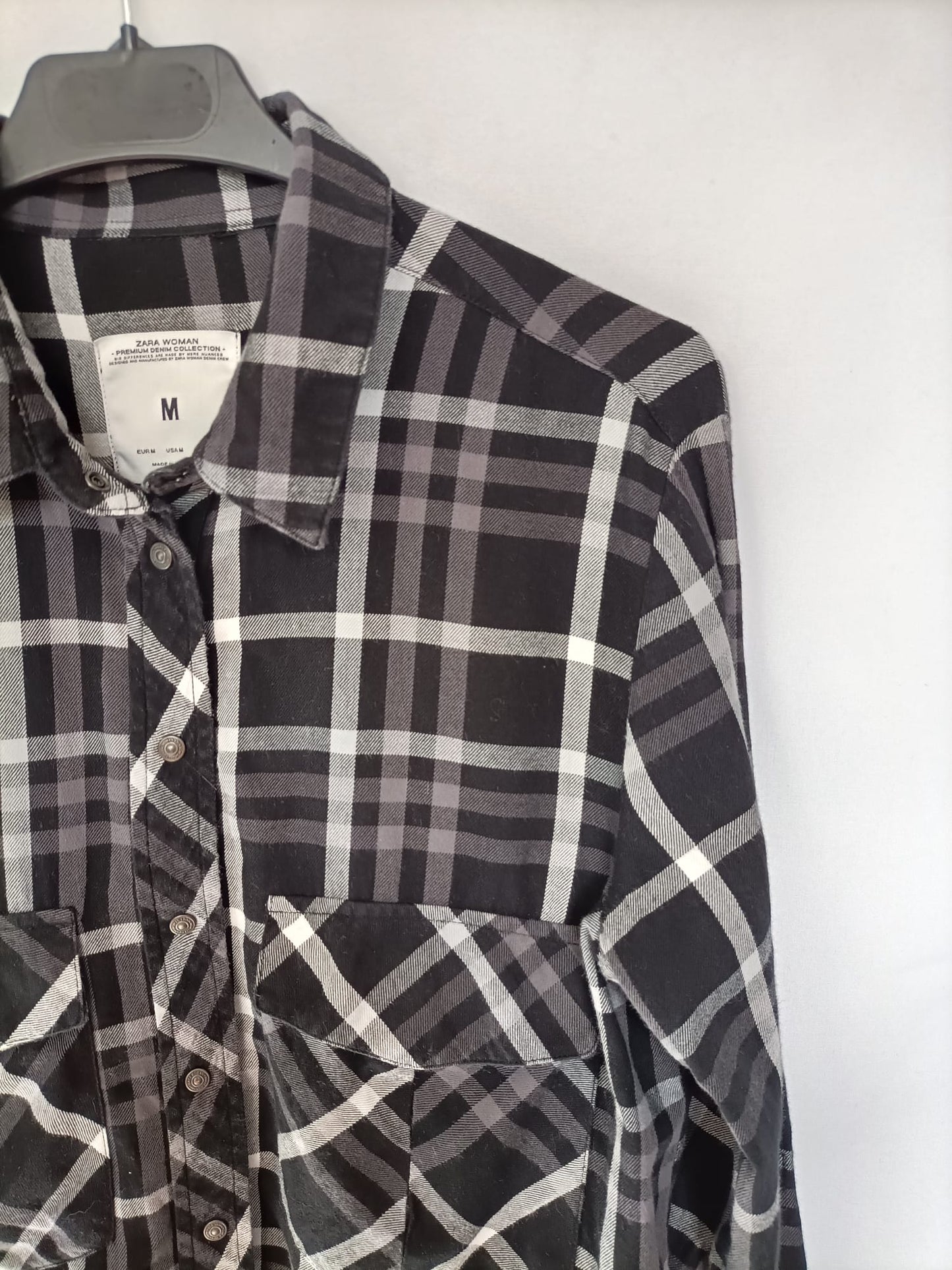 ZARA. Camisa de cuadros negra y blanca T.m